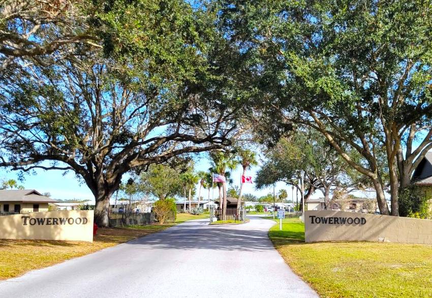 519 Tahiti Drive a Lake Wales, FL Mobile or Manufactured Home for Sale